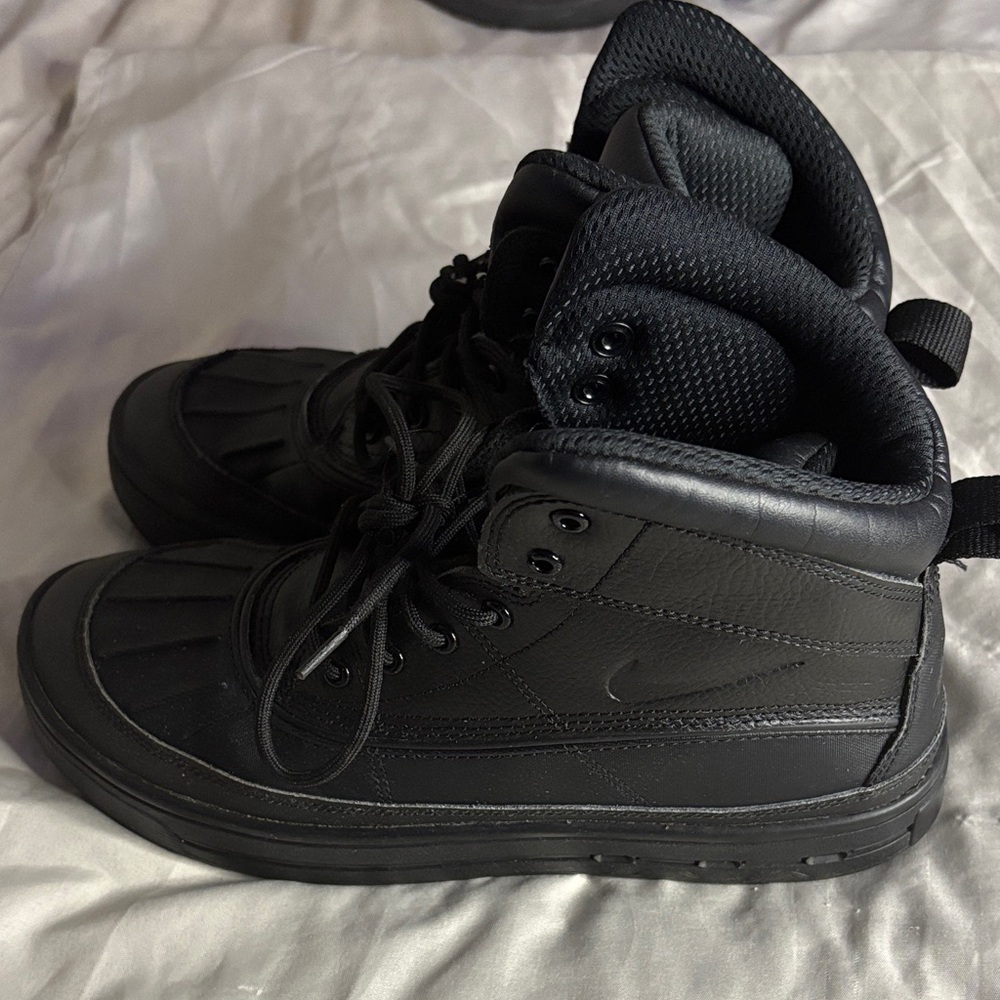 Nike Men's Black High-Top Boots